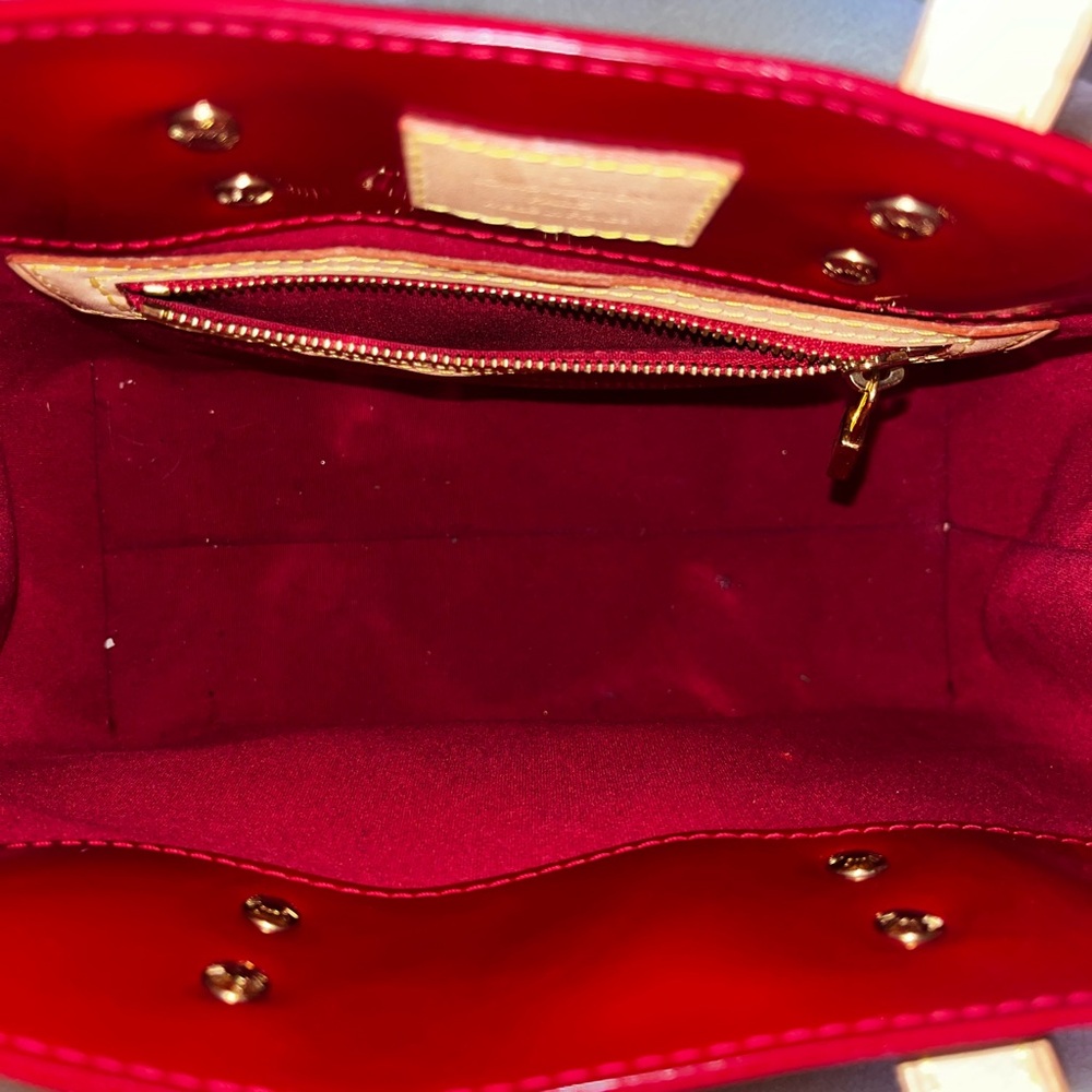 RED LV PURSE GREAT CONDITION - Picture 7 of 8